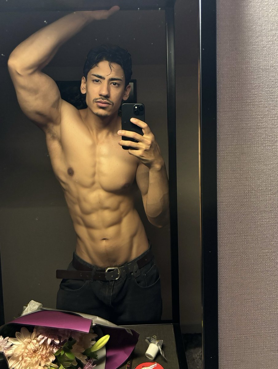 brownboyfitt's tweet photo. 2k retweets I will post the nude version 🌹🍆 https://t.co/VtsKD9Wtyk