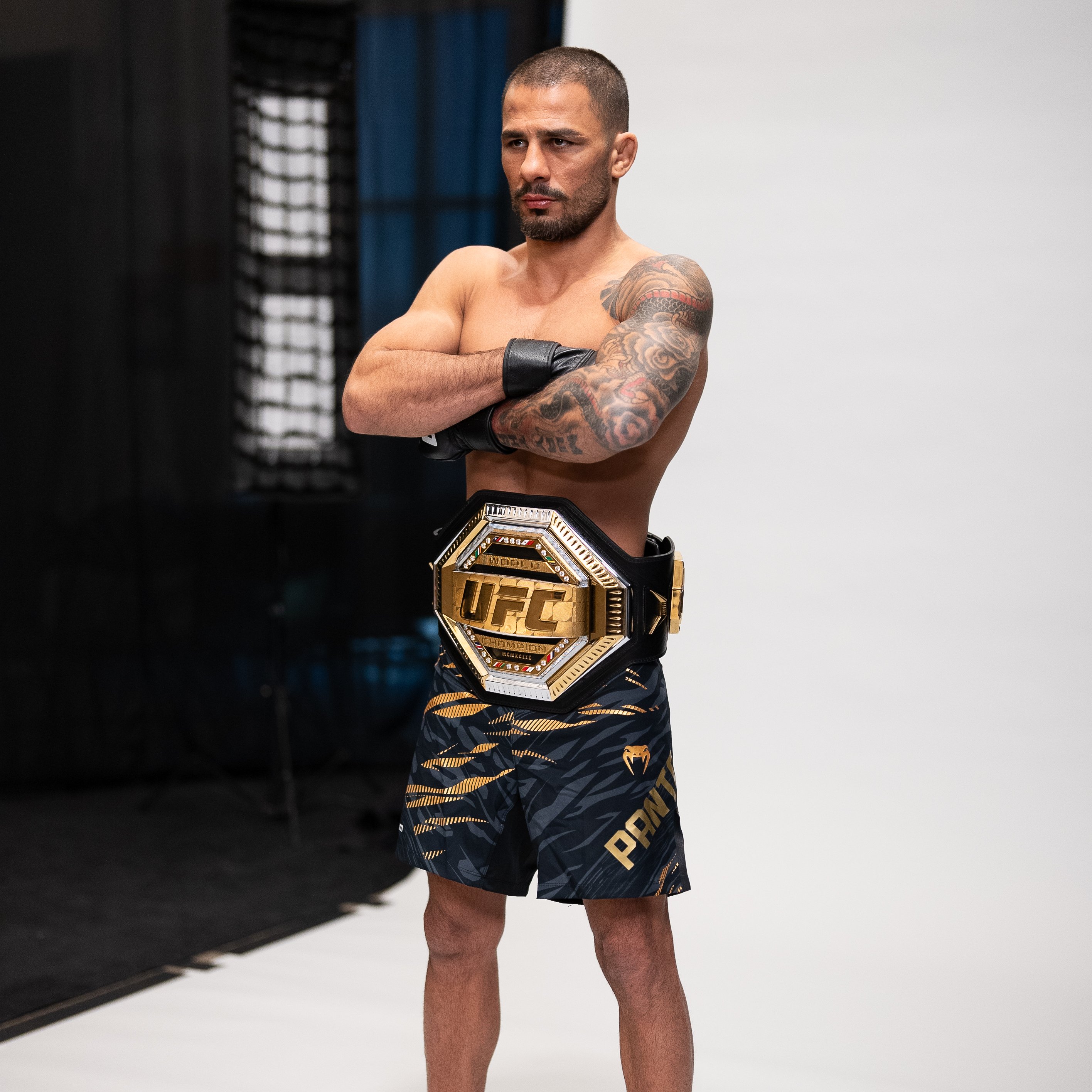 UFCフィギュア　ロンダラヴジー　チャンピオンベルト付き Amazon.co.jp: Round 5 UFCシリーズ 14 Ltd Edition アクション