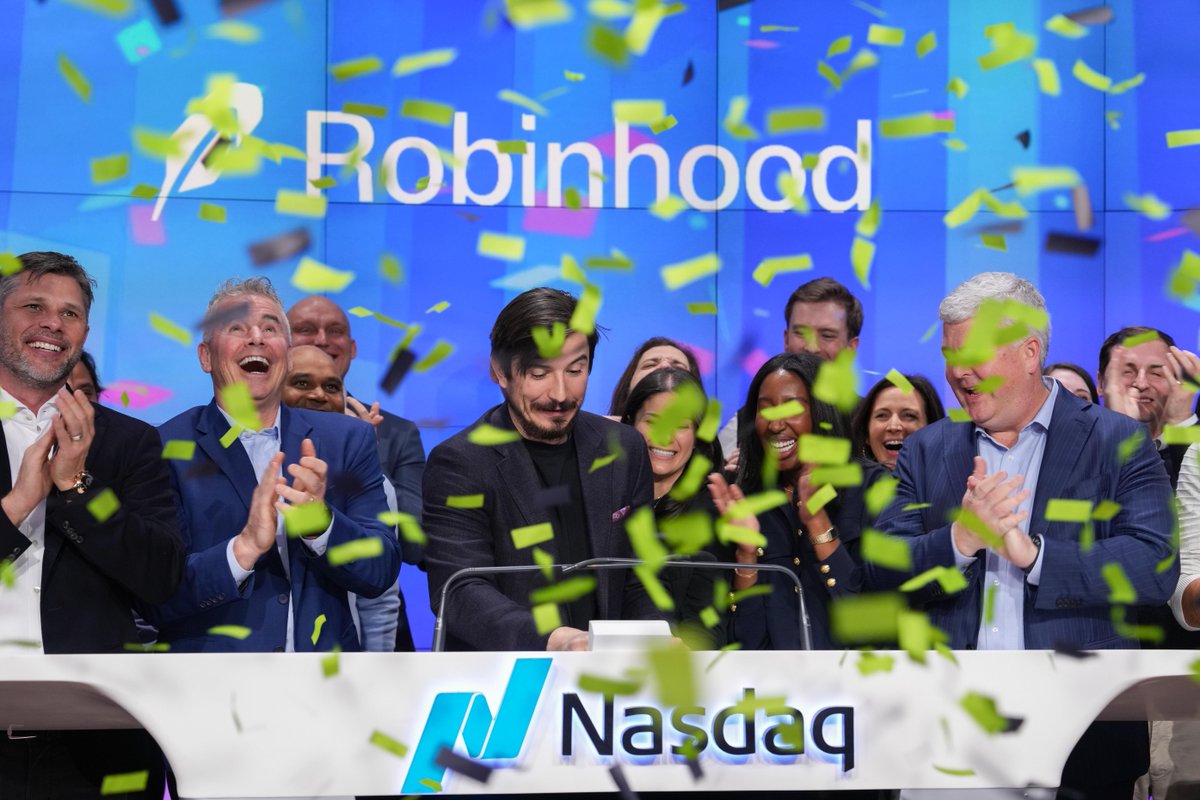 NasdaqExchange's tweet photo. 🛞 Put your money in motion.

💰 Robinhood Markets, Inc. lets you trade stocks, options, commodity interests, crypto, invest for retirement, and more.

📈 Here’s to building a future where finance truly belongs to everyone, $HOOD! https://t.co/5mCTT9UBon