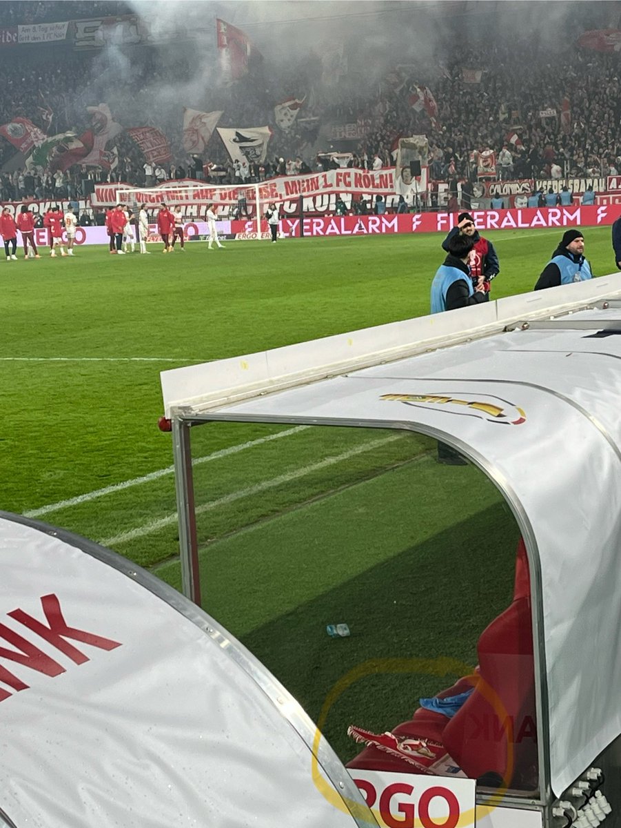 Hertha hat nach dem Spiel etwas auf der Bank vergessen #KOEBSC #effzeh mein Verein ❤️‍🔥🤍 🐐