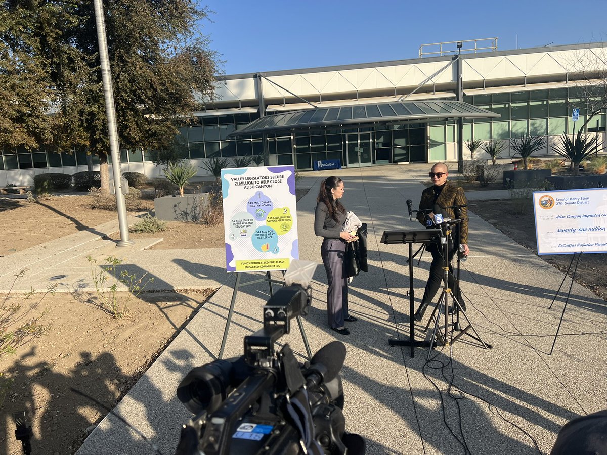 campadrenews's tweet photo. Here at the Chatsworth SoCalGas building to hear how local communities/politicians/advocacy groups will use $71 million in settlement money from the Aliso Canyon methane leak to fund gas independence and clean-up efforts. #SoCalGas #AlisoCanyon https://t.co/cRnQDd0FSJ