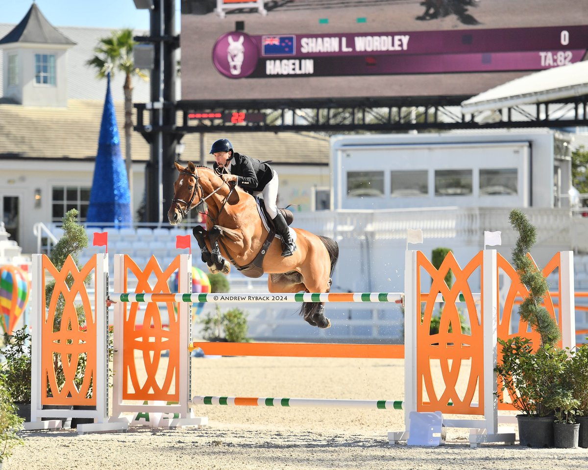 This morning’s $32,000 1.45m Speed CSI3* brought 43 top international combinations from 14 nations to the WEC Grand Arena. 🏆New Zealand’s Sharn Wordley and Hagelin, owned by Della Wordley, clinched the win with a blazing time of 58.06 seconds.