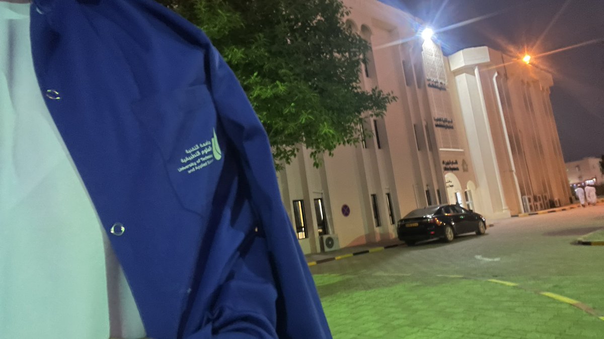 ta74l's tweet image. ليوم ربيعي قالي البس لاب كوت حق الهندسة وحسيته م يليق ع شخصية واحد تخصصه IT🫡🎖️