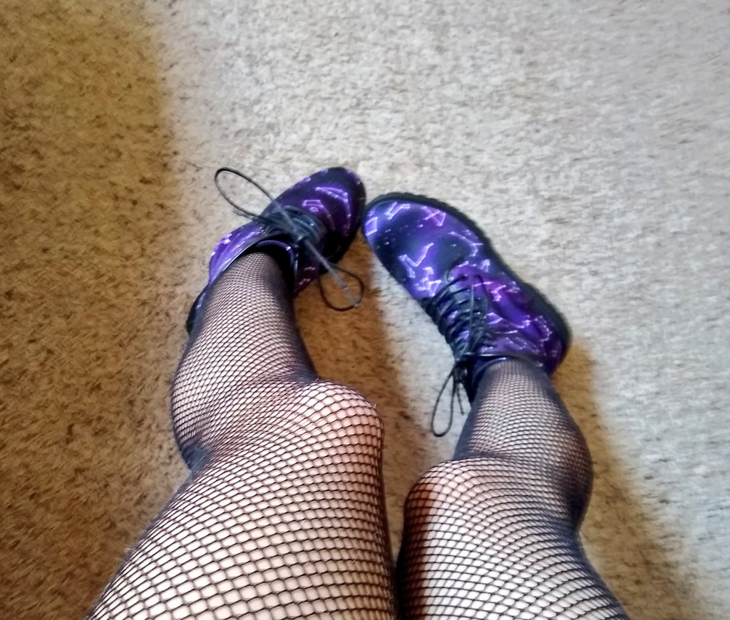 furiousbearcat's tweet photo. @violettweets_ They're not exact, but I have a pair that are awfully similar! 💜 https://t.co/gg10zRESCd