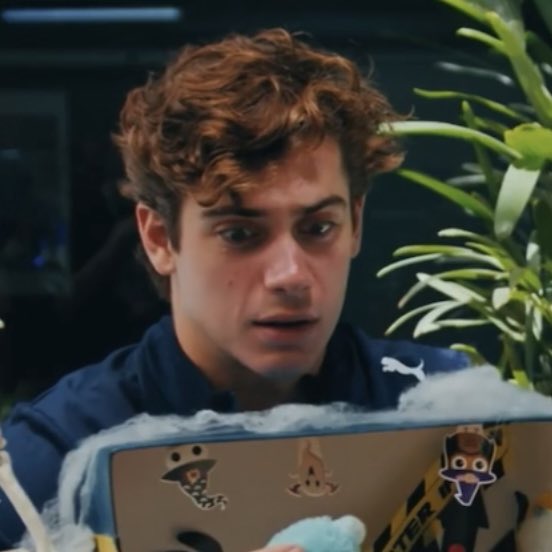 James viendo como hacemos viral un hashtag cada vez que queremos algo #ColapintoToF1In2025