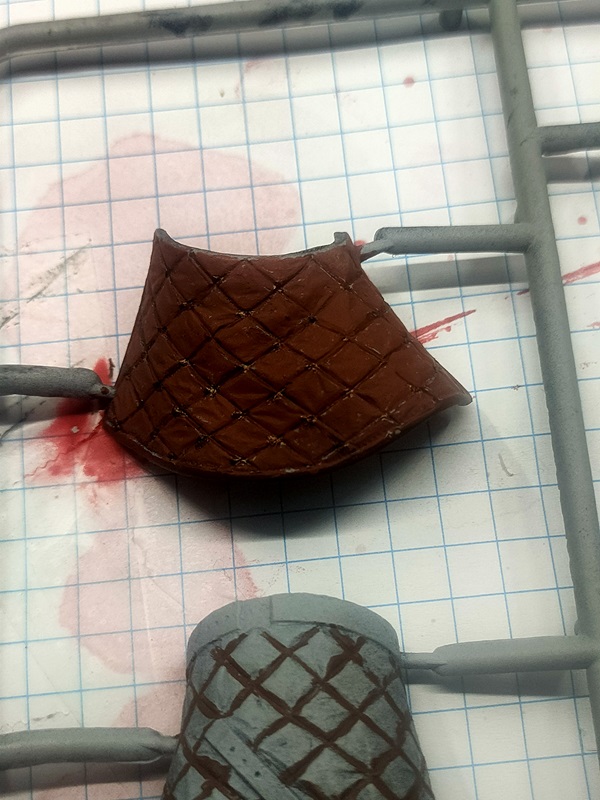 I'm doing my first ever figurine, the ICM models 1/16 IX Century Viking, so here are my first sword and part of the jerkin. #historical #scalemodelling #ICM #ICMmodels #vallejo #vallejoacrylics #acrylicpaint #viking #116scale #sword #shield #axe #plasticmodels #art #hobby