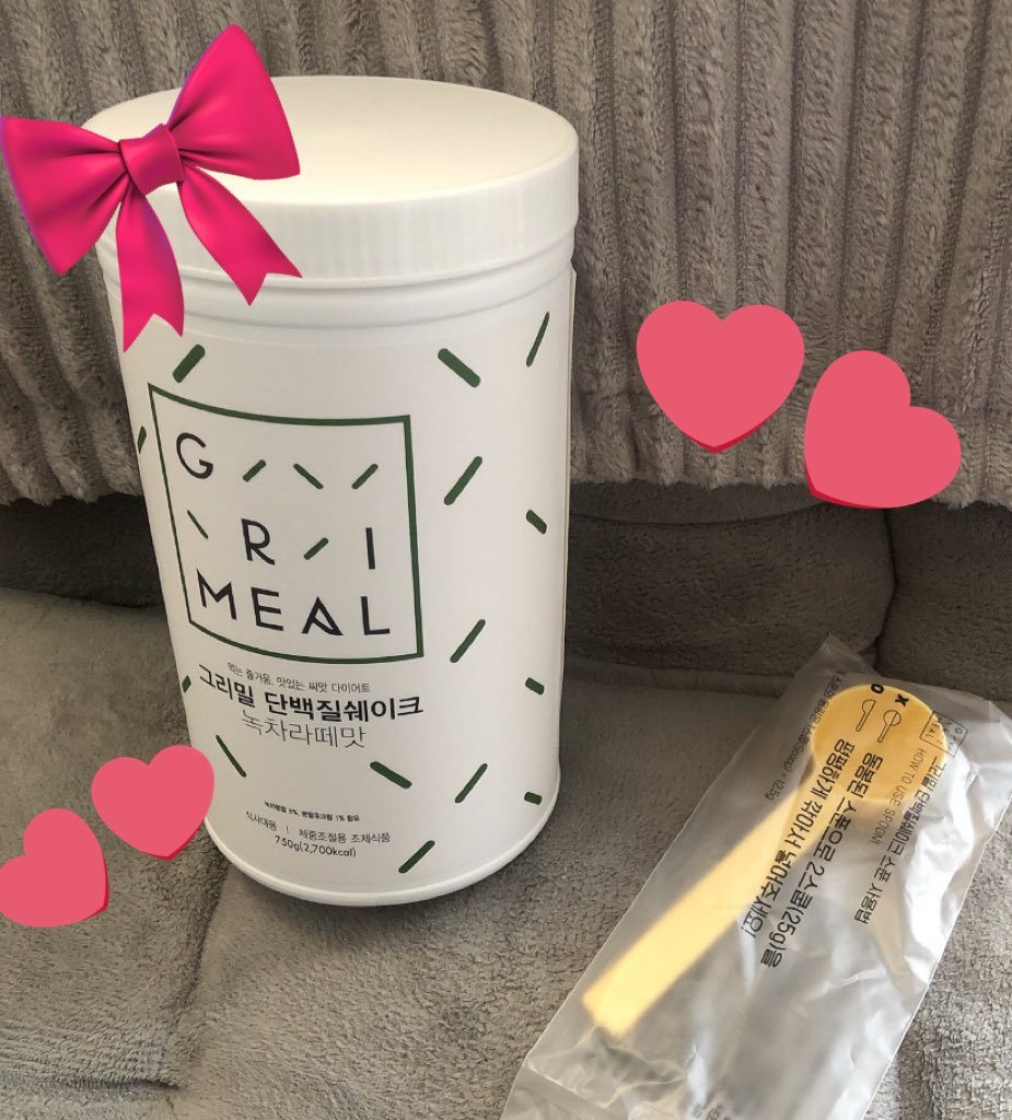 na_no_n_a's tweet photo. いつもお世話になっているセラー様から、プロテインをいただきました🎀
チアシード入りの食感が楽しみです✨
ありがとうございます😊
#グリミール #GRIMEAL #プロテインシェイク #ダイエットプロテイン #韓国コスメ https://t.co/7HEXO1SCfs