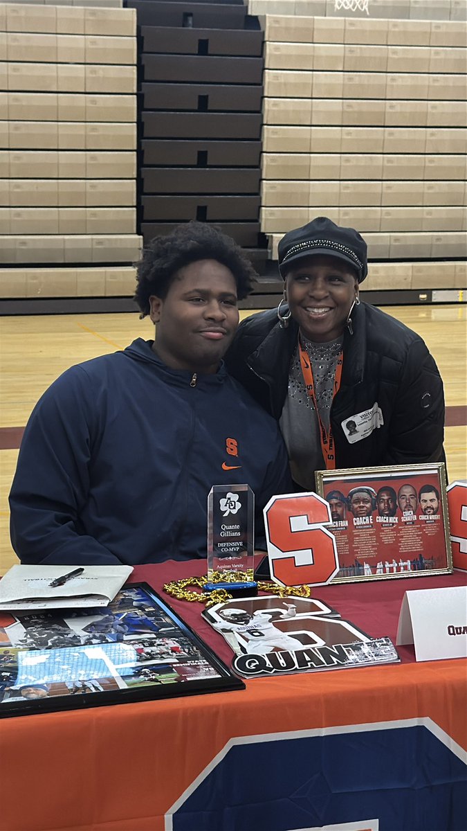MarquelSports's tweet photo. YOU KNOW WHY IM HERE

Dropped by a couple signing days. First stop: Aquinas. Interviews coming on instagram tonight @DandC @AQ_football @AQ__Athletics @CuseFootball @DY_WBB @SecVFootball https://t.co/IzMoIeuOKY