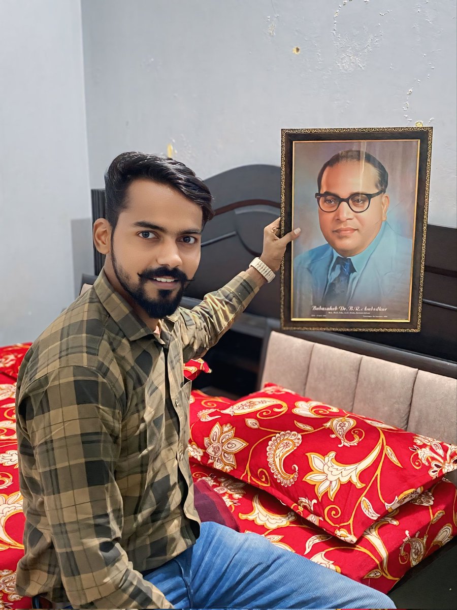 रुतबा समंदर जैसा रखो,
शेर भी पानी पिए तो सिर झुकाकर...