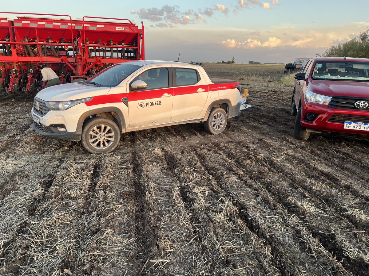 javieretcheverr's tweet photo. Siembra 🌽 por ambientes en Laprida , asistencia de Ing. Yessica P2021 P1669 P0622 ⁦@PioneerSemillas⁩ ⁦@_Saraska⁩ ⁦@esmangrullo⁩ ⁦@SarlangueTomas⁩ ⁦@crucianelliok⁩ ⁦@CaseIHArg⁩ ⁦@PecoAz⁩ ⁦@BumperCrop1⁩ ⁦@hhdospierre⁩ https://t.co/sigvkaacSh