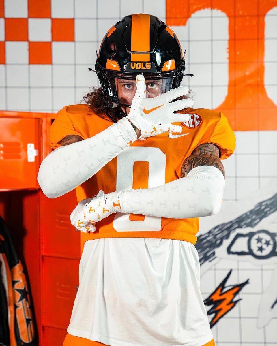 Navy All-American Bowl (@aabonnbc) on Twitter photo Singing Rocky Top 🎤
2025 Navy All-American Jadon Perlotte (<a href="/Jadon_Perlotte5/">Jadon Perlotte</a>) has committed to the University of Tennessee
#GoVols 🍊
#NavyAAB 🇺🇸 <a href="/AmericasNavy/">America's Navy</a> Singing Rocky Top 🎤
2025 Navy All-American Jadon Perlotte (<a href="/Jadon_Perlotte5/">Jadon Perlotte</a>) has committed to the University of Tennessee
#GoVols 🍊
#NavyAAB 🇺🇸 <a href="/AmericasNavy/">America's Navy</a>