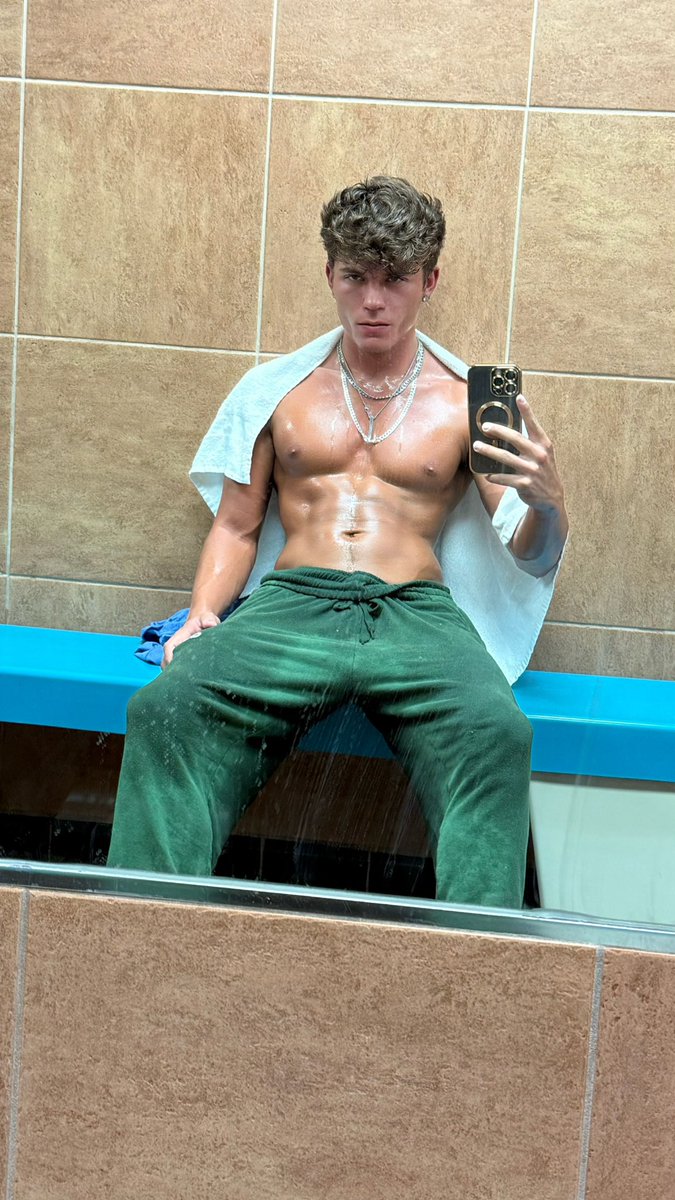 DrakeVonOF's tweet photo. Wyd if you see me at the gym? 😈

https://t.co/BYb6ppmvXU https://t.co/IYUz8toF4H
