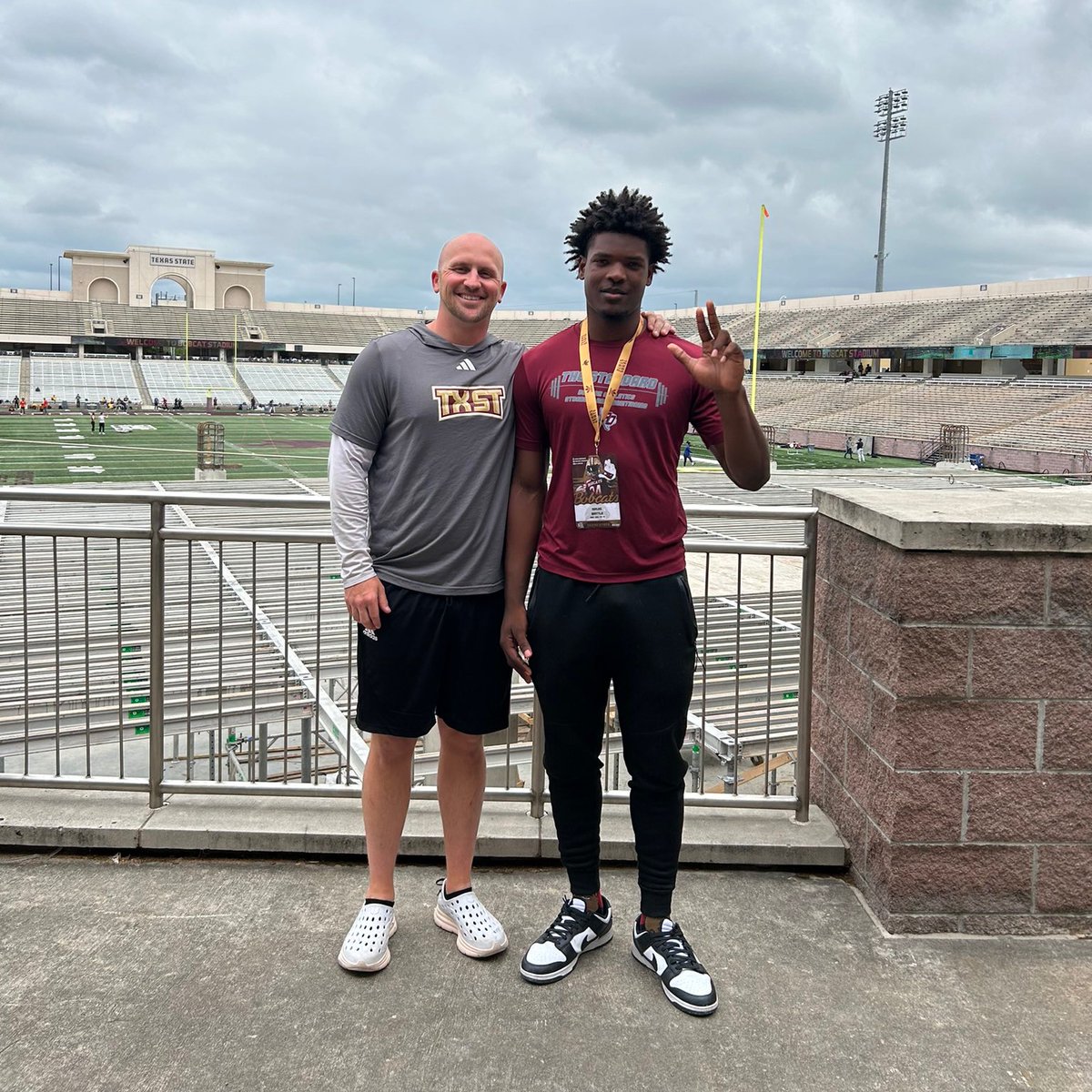 Arvis Battle Jr.
- Position: TE
- Size: 6'4" 230
- HS: Red Oak (5A)
- Location: Red Oak, TX
- Socal: <a href="/ArvisBattleJr/">Arvis Battle Jr.</a> 

"Top guy on our board... moves like a wide receiver but can block." - GJ Kinne