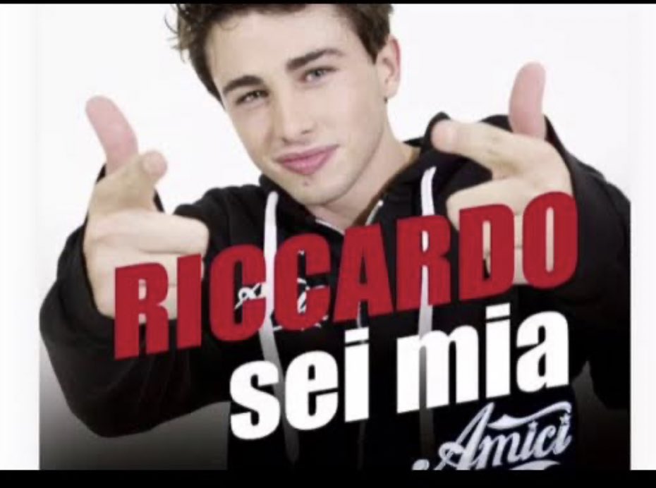 tiburtina01's tweet photo. Parigine come amiche sulle gambe, la mano che trema, perdo le parole, i rederica, i criceti nella testa. Chi c’era è stato profondamente segnato #thisisme https://t.co/jfHYfCKqqs