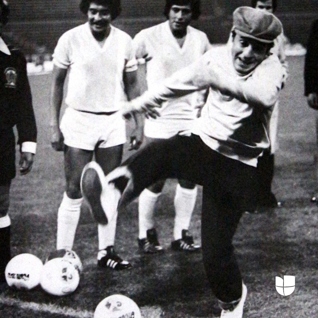 Univision's tweet image. ¡Prepárate para una dosis de risas con el legendario #RobertoGómezBolaños! 😂🎬 Una comedia mexicana que nunca pasa de moda y ahora puedes disfrutarla en @vix ➡️ bit.ly/3D1LmVi ¡Las carcajadas están garantizadas! 😆✨ #ViXContent #ViX #ComediaDeLeyenda

#PelículaMexicana