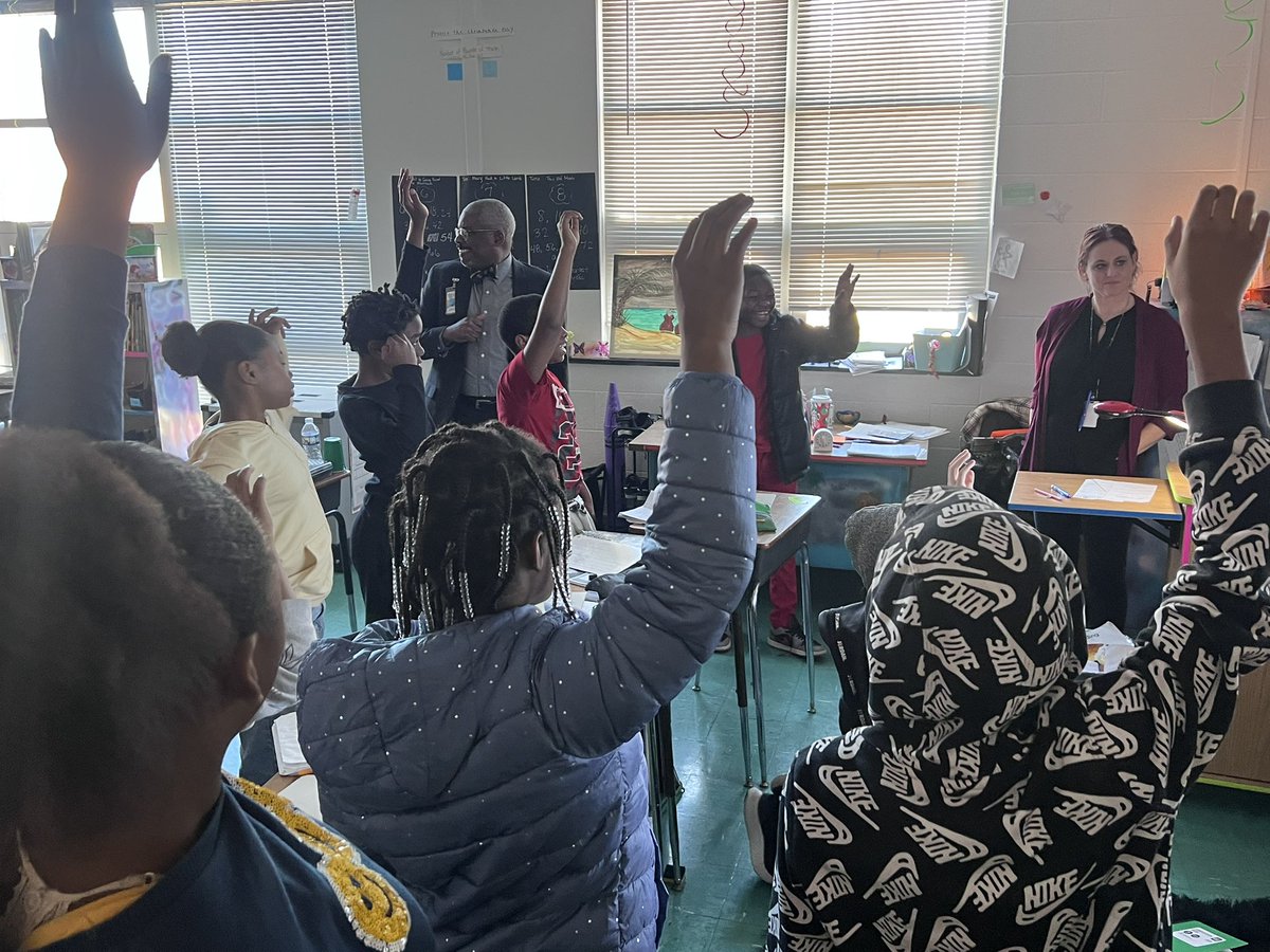 mrs_vanhout's tweet photo. Fabulous way to start the day with @AberdeenES and Mrs. Wrenn’s 5th graders teaching @Principal_P1906 some lessons about sound! 🦁💙@HamptonCSchools  @HCS_ScienceDept #discoverthemagicofscienceeveryday https://t.co/SBhniUrKjE