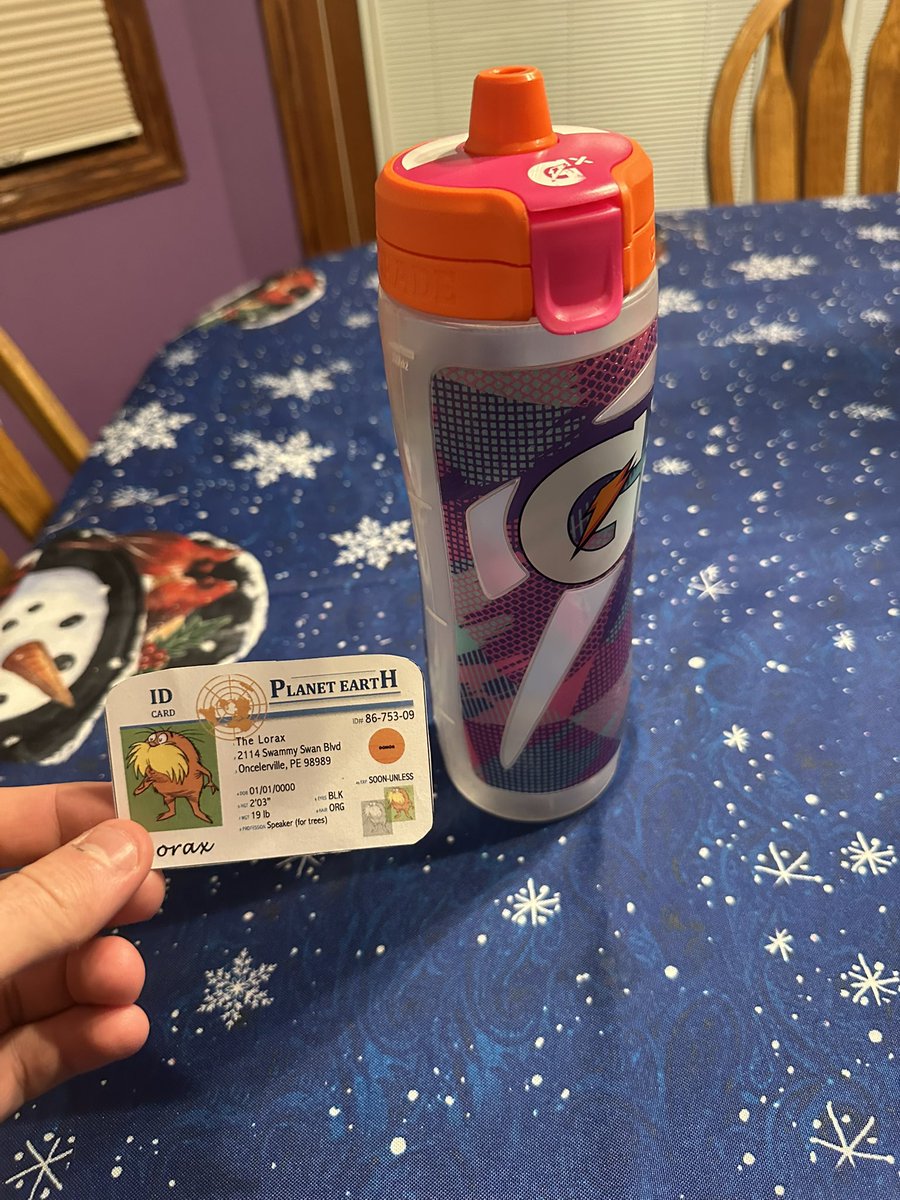 walters_apes's tweet photo. Using a reusable water bottle allows us to obtain water wherever, as well as limiting plastic waste, keeping our waters and aquatic life safe and healthy.
#franklinlorax #apeswater https://t.co/nwfZo9CNt9