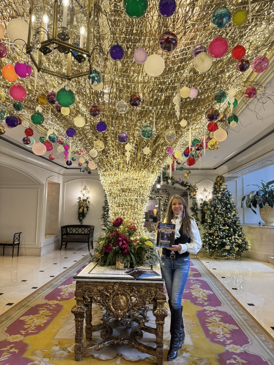 VictoriaHRich7's tweet photo. Winter 25 issue is out!  Find Travelhost of New Orleans in over 150 NOLA hotels (in rooms, concierge desks and lobbies) for the best places to eat, shop and play! #travelhostnola #neworleanstourism #travelhostusa #georgerodrigue https://t.co/z8KWBy49Dr