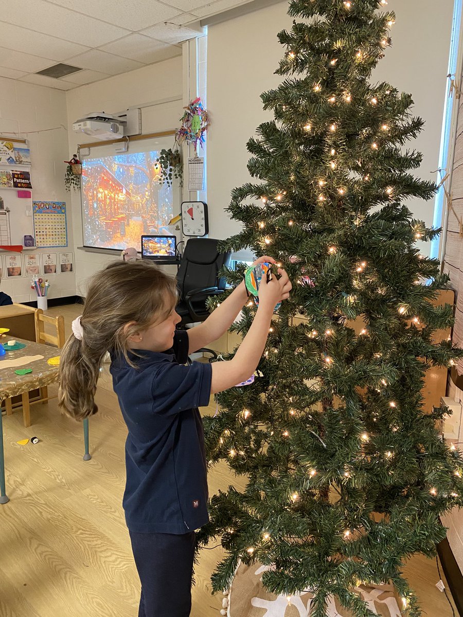 mrs_hantz's tweet photo. Christmas joy has been spreading through our classroom this week. From candy canes, trimming the trees and nutcracker ballerinas. @mrs_mcnish https://t.co/HwwTtlOsJg