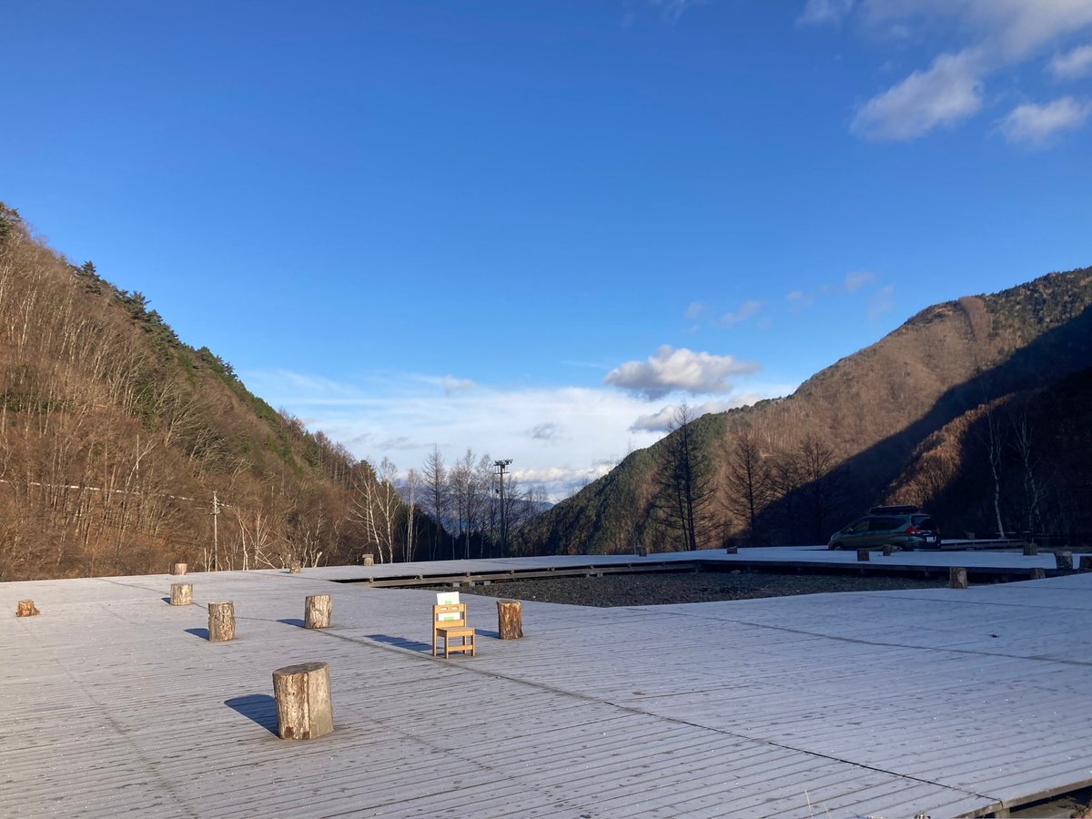 mado_pino's tweet photo. おはようございます
ただ今の木曽駒冷水公園の気温は－2℃
昨晩は－4.4℃まで冷え込んだようです❄️

下のサイトには8時20分頃から日が当たりここかから一気に暖かくなります。

冬は日照時間が少ないので・・
そうです、思う存分ストーブや焚き火を楽しめますよ♪

#木曽駒冷水公園 #冬キャンプ https://t.co/m7jJoRy1FQ