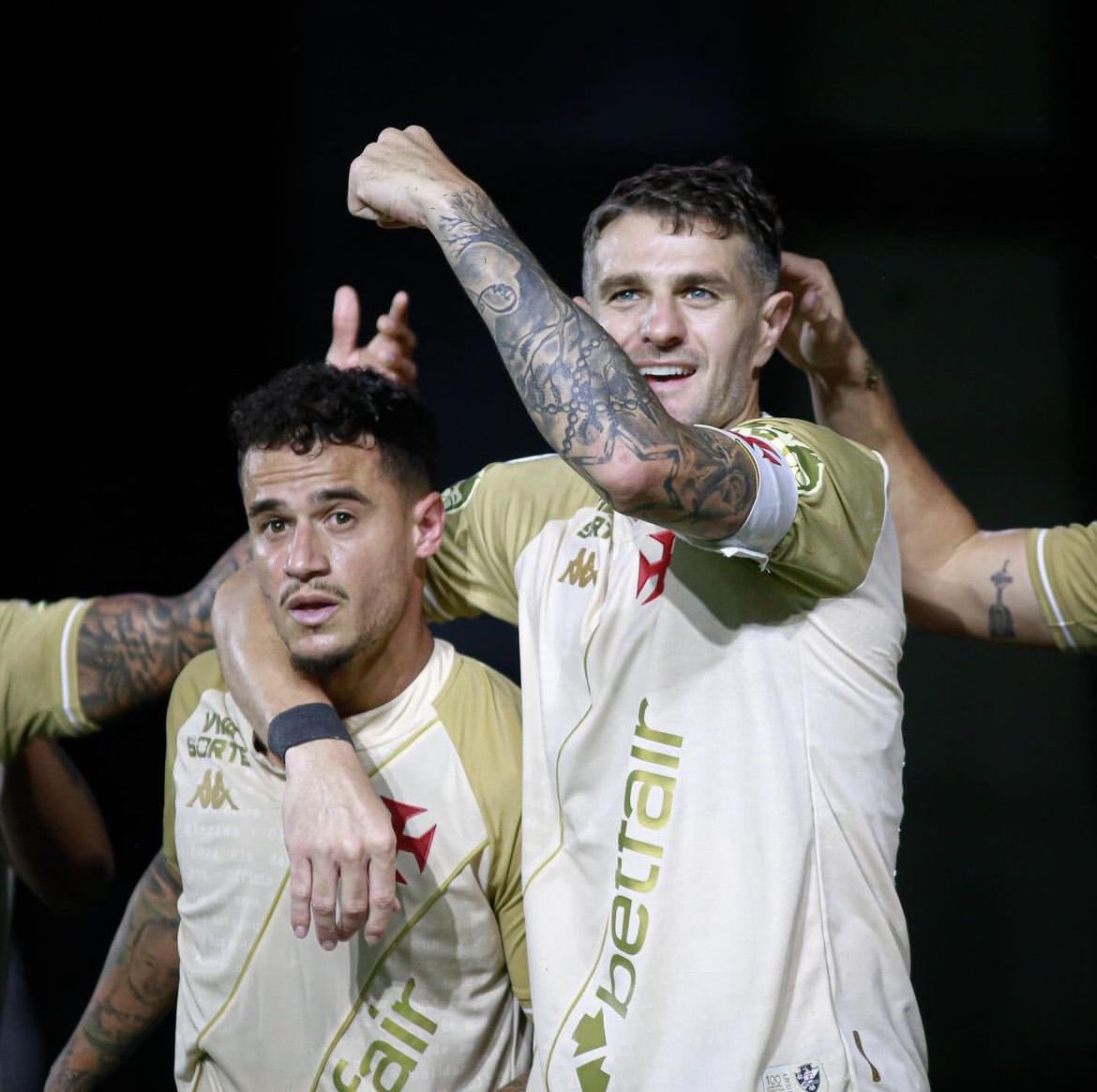 midiavascaina's tweet photo. 🪄🏴‍☠️ Que essa foto se repita muitas vezes em 2025.

Eles merecem. Nós merecemos 

📷| Matheus Lima - Vasco https://t.co/6zSwzb7I1b