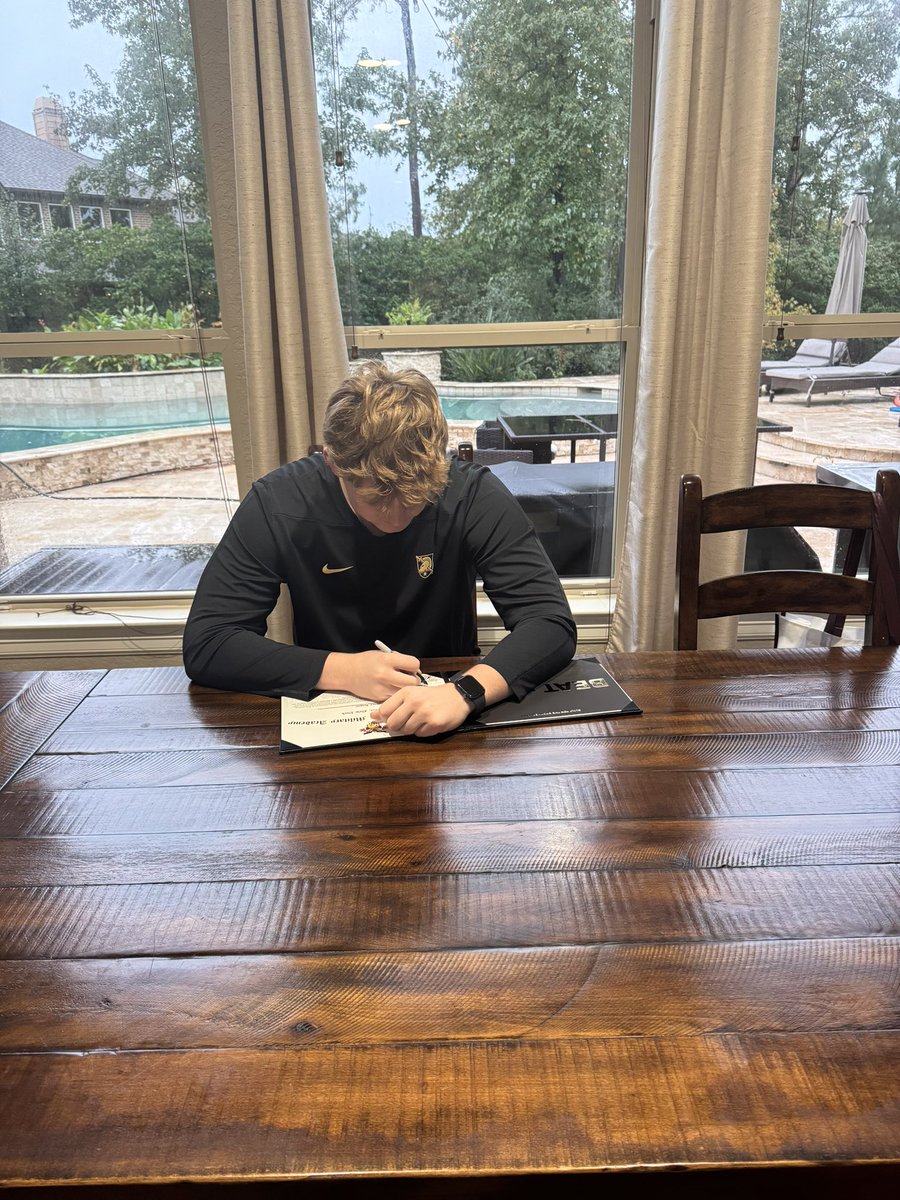 Officially signed <a href="/ArmyWP_Football/">Army Football</a>. Thank you <a href="/cblackshear/">Cheston Blackshear</a> <a href="/CoachJeffMonken/">Jeff Monken</a> <a href="/DrinkallCoach/">Matthew Drinkall 🇺🇸</a> <a href="/MikeViti/">Mike Viti</a>. BEAT NAVY!
