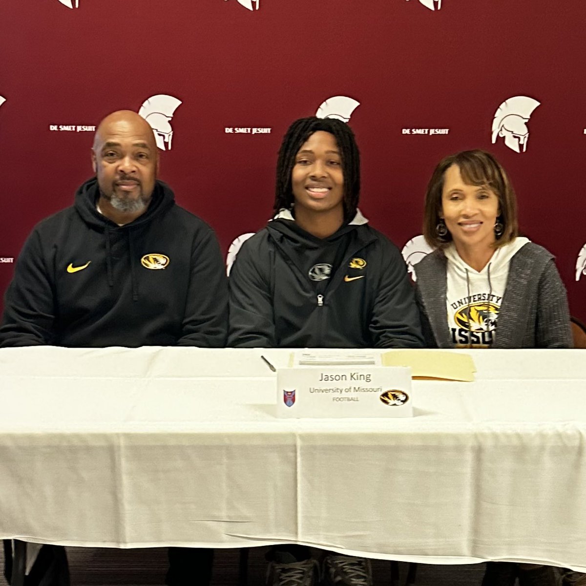 De Smet Jesuit tweet media