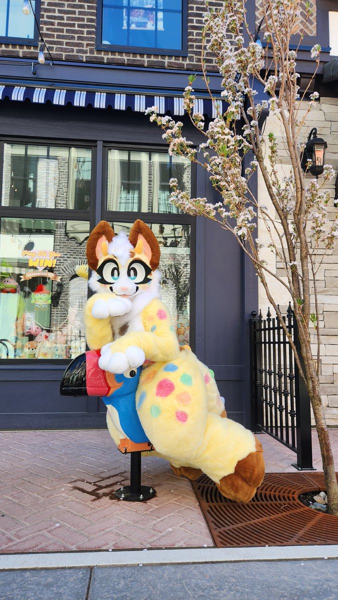 Fursona VS. Wrapped

The whiplash between all these artists is pretty funny lol