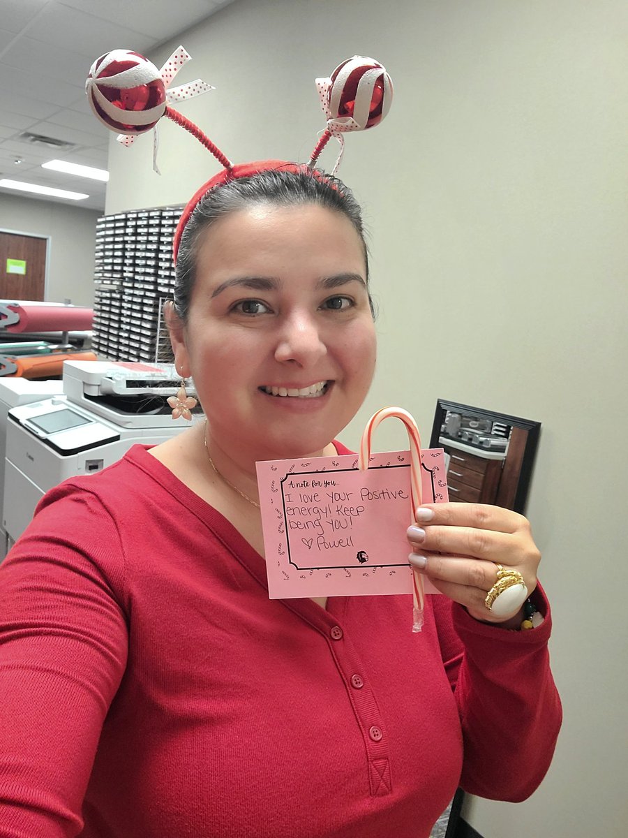 Ms_VillamizarBL's tweet image. Candy Cane Trail and Garden Day all in one! 🍬 #15days #selfiewithelfie #MRobPRIDE #kindergartenteacher #bilingual #3weeks #winterbreak #GratefulHeart #beyourself #teacherlife @MRobinsonElem