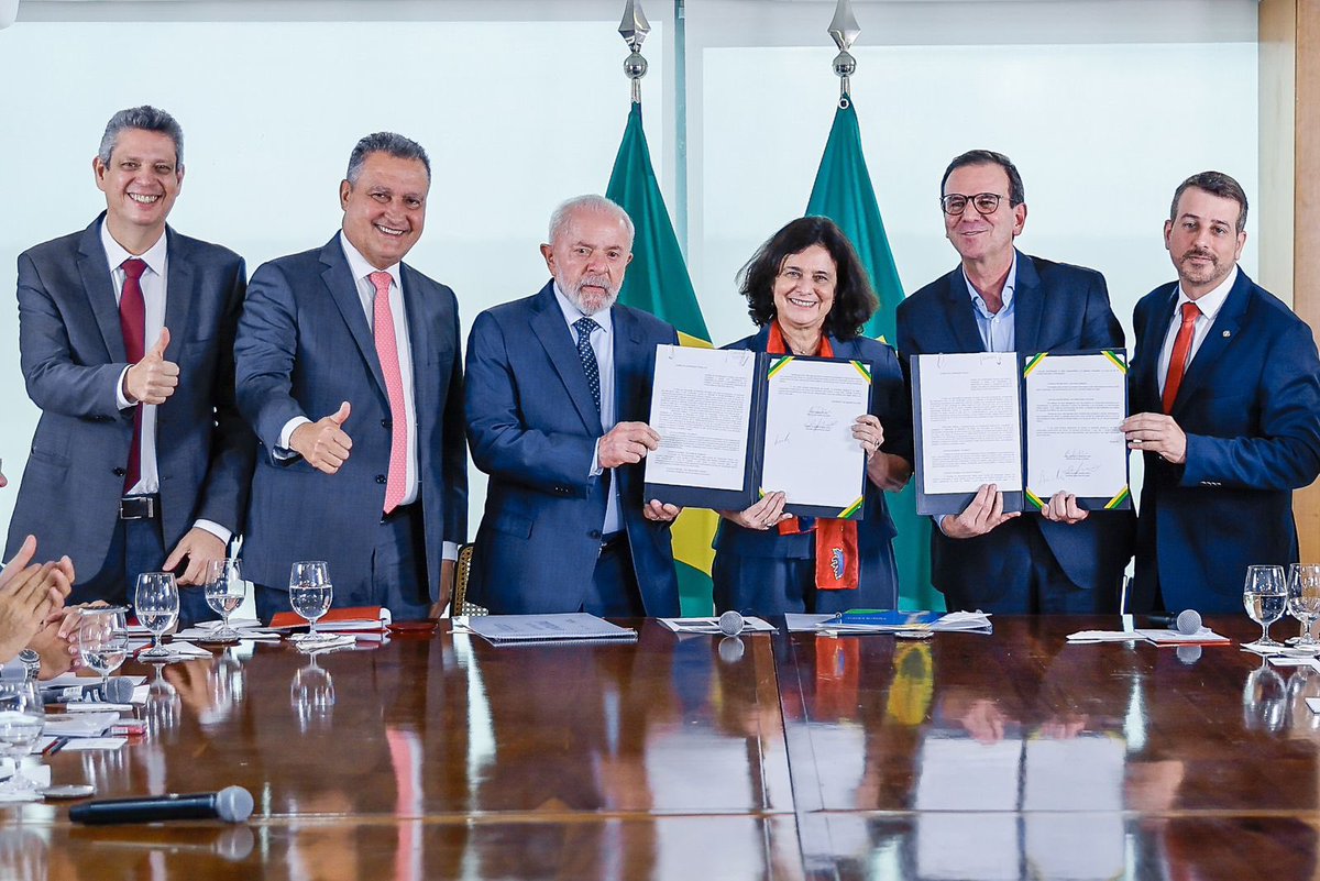 danielsoranz's tweet photo. Vamos avançar, para saber mais detalhes basta acessar a apresentação completa no YouTube 
🙌🏻🙌🏻🙌🏻 #OrgulhoSUS @Saude_Rio @Prefeitura_Rio @minsaude @presidencia_BR @eduardopaes @LulaOficial @nisia_trindade 
https://t.co/K0vvVAQr9e https://t.co/X6XLBx6w9U