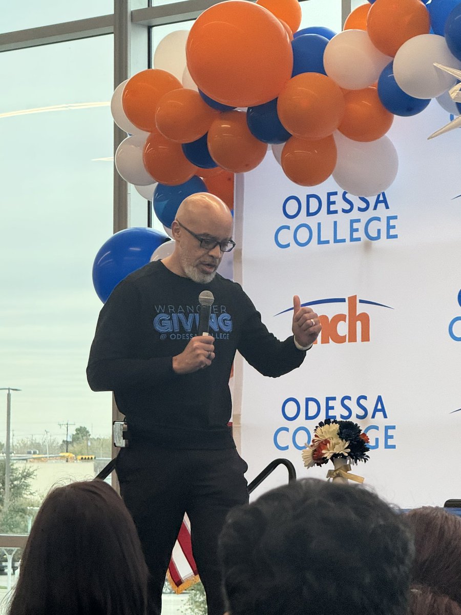 Grahmann_Colton's tweet photo. @OCPresGDW #PositivelyOC Dr Williams speaking at the MCH signing ceremony. Congratulations to everyone who signed! https://t.co/Sj6GE7089w