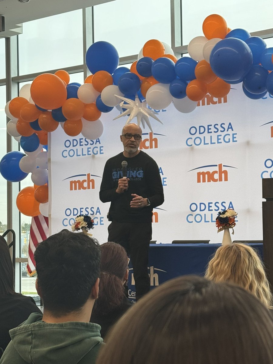 Grahmann_Colton's tweet photo. @OCPresGDW #PositivelyOC Dr Williams speaking at the MCH signing ceremony. Congratulations to everyone who signed! https://t.co/Sj6GE7089w