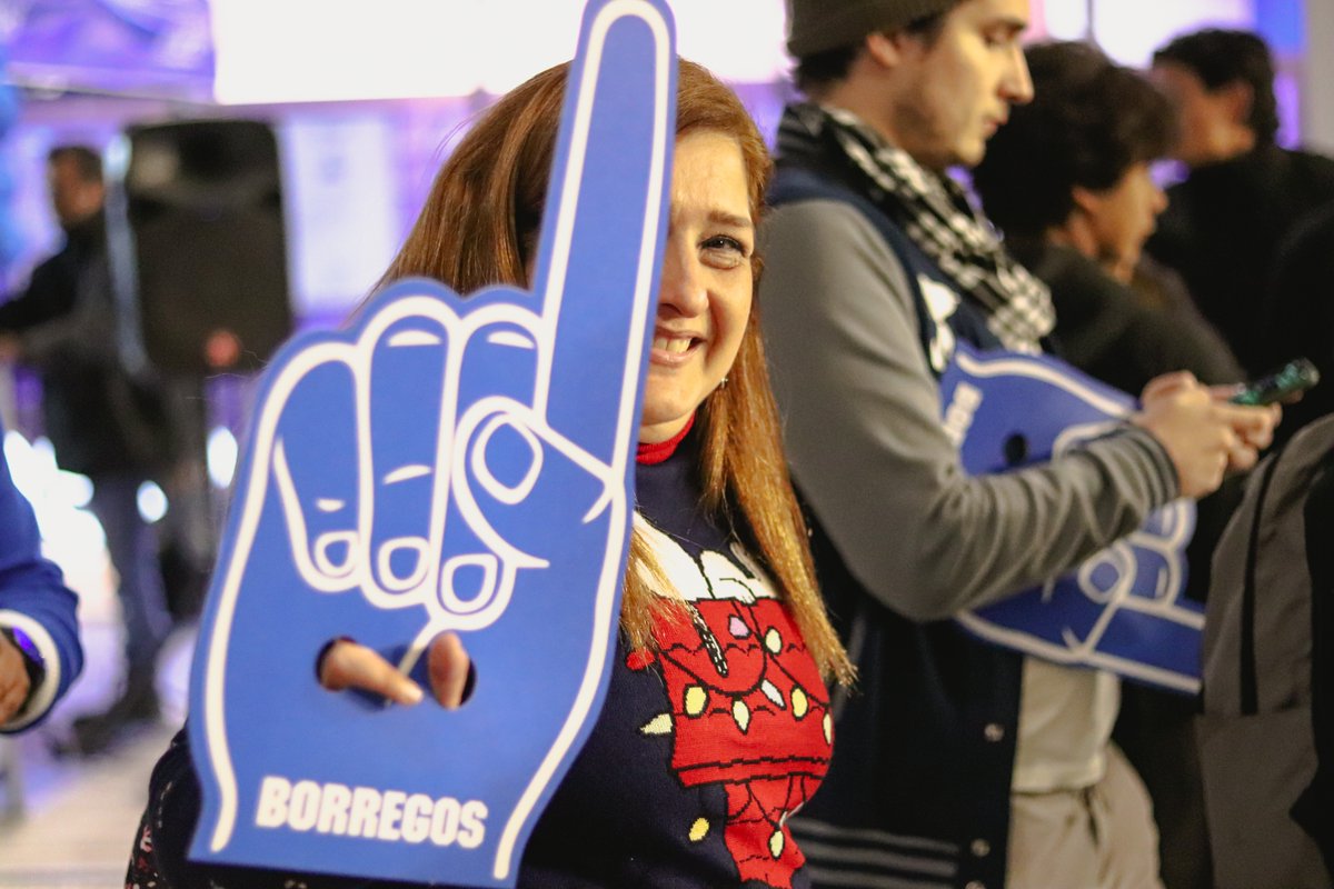 MXdominios's tweet image. 💙¡Así se vivió la gran final entre @BorregosMty y #AuténticosTigres!🎉
 
En Dominios MX, estamos orgullosos de haber acompañado este viaje como patrocinador oficial. Sigamos conquistando retos, dentro y fuera del campo. ¡Felicidades, campeones! 👏🏆

#OrgulloBorrego #DominiosMX