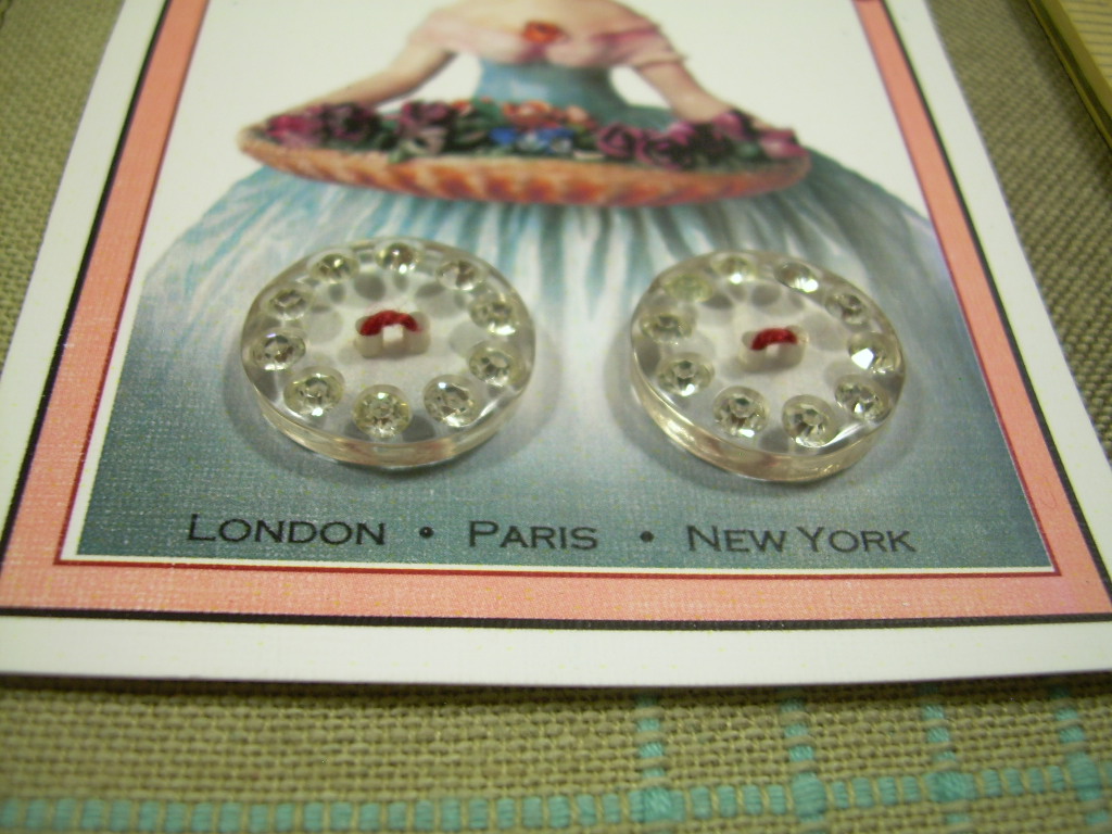 max_rainet's tweet photo. 2 Fancy Clear Lucite inset Rhinestones * VINTAGE BUTTONS * Hand sewn on ART CARD ~ https://t.co/vu0Wvxsu8I
   
Wonderful buttons left over from my retail shop.  #buttons  #makers #crafters #sewing #notions  #makestuff
Please stop by! https://t.co/fXf4wjmiYf