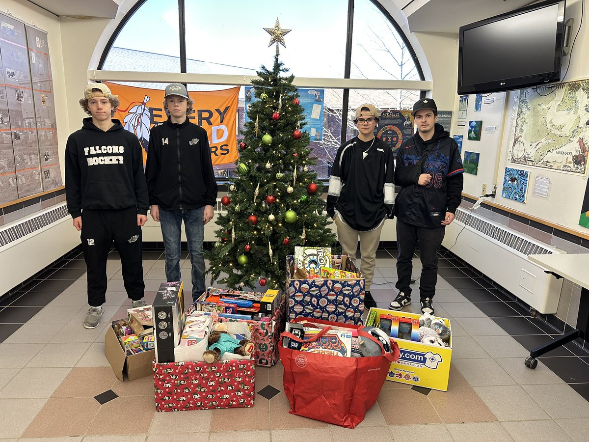FHCSBHOCKEY's tweet photo. Thank you to everyone who attended last Friday night’s IWK Toy Drive game. The generosity of our great community never ceases to amaze us!Your contributions will be putting smiles on the faces of many children over the holidays @IWKFoundation 
Sincerely,
@FHCSBHOCKEY https://t.co/7T4EWiQY9Y