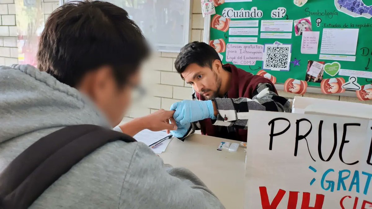 saludsexINJUVE's tweet photo. Hoy estuvimos en las instalaciones de la ESIA TICOMÁN del @IPN_MX en dónde estuvimos aplicando #PruebasRápidasDeVIH #Sífilis y #HepatitisC además estuvimos regalando Kits de #CondonesGRATIS de la campaña #VoySeguro del @InjuveCDMX
#LosJóvebesUnenAlBarrio
#CogiendoEducaciónSexual https://t.co/hQxB2VtxM3