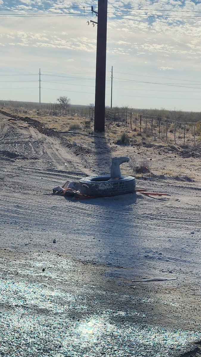 USMCTexian's tweet photo. Turn west at the Tire Boot. #PipelinerProblems https://t.co/5pLBpDqSGq
