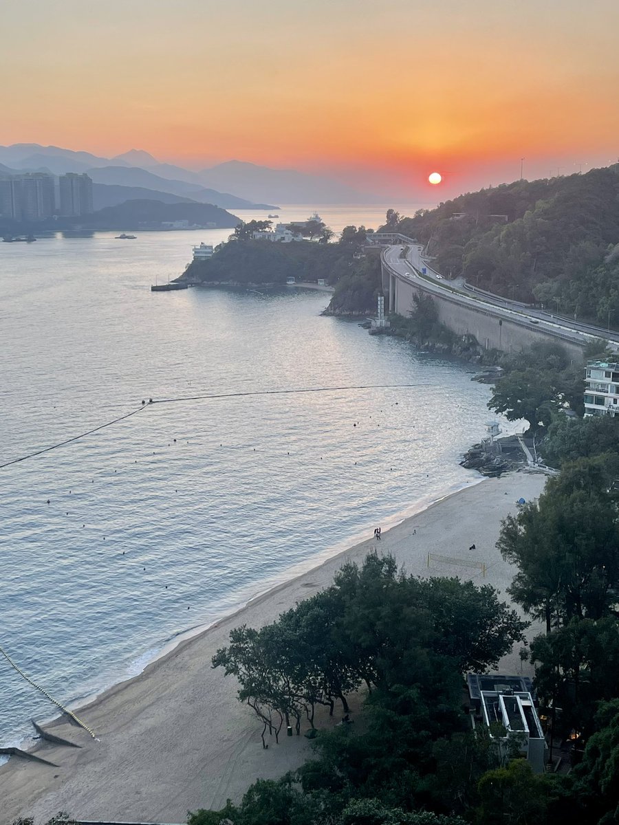 LesTweetNow's tweet photo. Chasing sunsets at Lido Beach, Ting Kau โ where the sky kisses the sea, and time itself takes a breath. ๐
#HongKongVibes #TingKau #SunsetMagic #HiddenGem #LesterizingJourney #SimplyDream #LesGo ๐ญ๐ฐ https://t.co/so5IyOdEkD