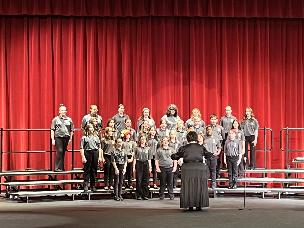 SMS__Principal's tweet image. The SMS choirs sounded amazing this evening. What a great way to kick off the holiday season! Thank you @ShelbyBands and @SHS_Choral_Dept  for hosting our holiday concert.