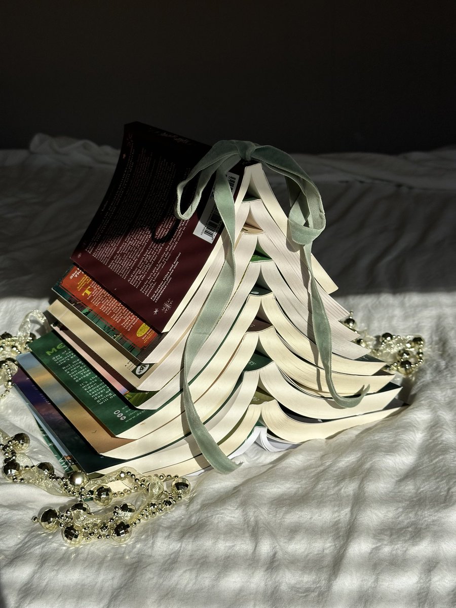 daisymmeadows's tweet image. ｡ﾟﾟ･｡･ﾟﾟ｡ 
ﾟ。 GIVEAWAY
　ﾟ･｡･ﾟ

I will choose 1 person to receive a book of their choice off of there Amazon wishlist.  Just like, retweet &amp;amp; follow me to be entered 🤍
 
Choosing a winner 12/20