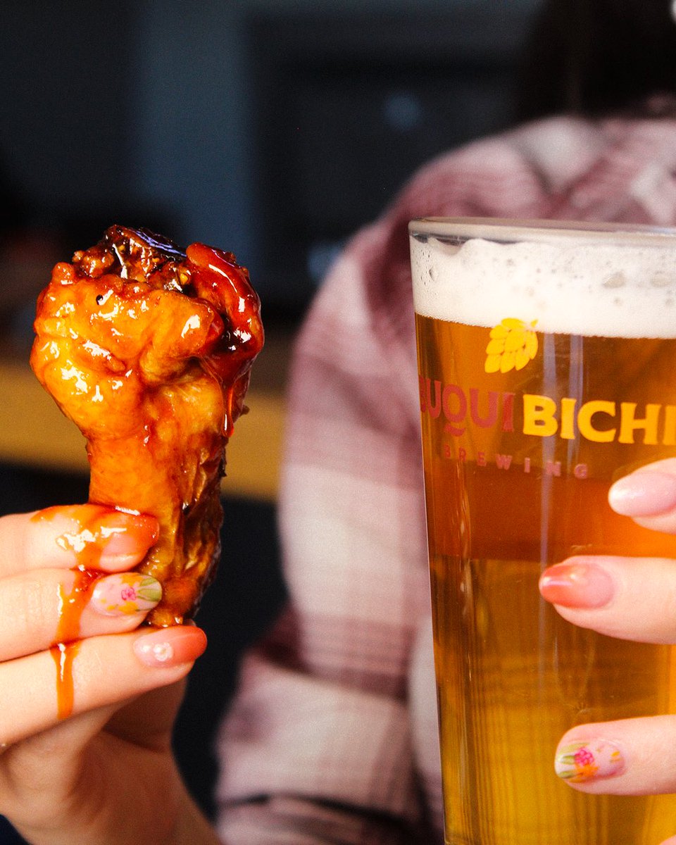 BuquiBichi's tweet photo. ¡Ya están aquí nuestras alitas, únicas, extraordinarias 🫶🏼!

• Salsa Chúcata 🌳: salsa a base de cerveza Chúcata, con sabores orientales y picantes 🌶️.

• Salsa Sahuaripa 🌵: salsa a base de cerveza Sahuaripa, con sabores cítricos, amargos y picantes 🥵. https://t.co/VxSvHw5kiB