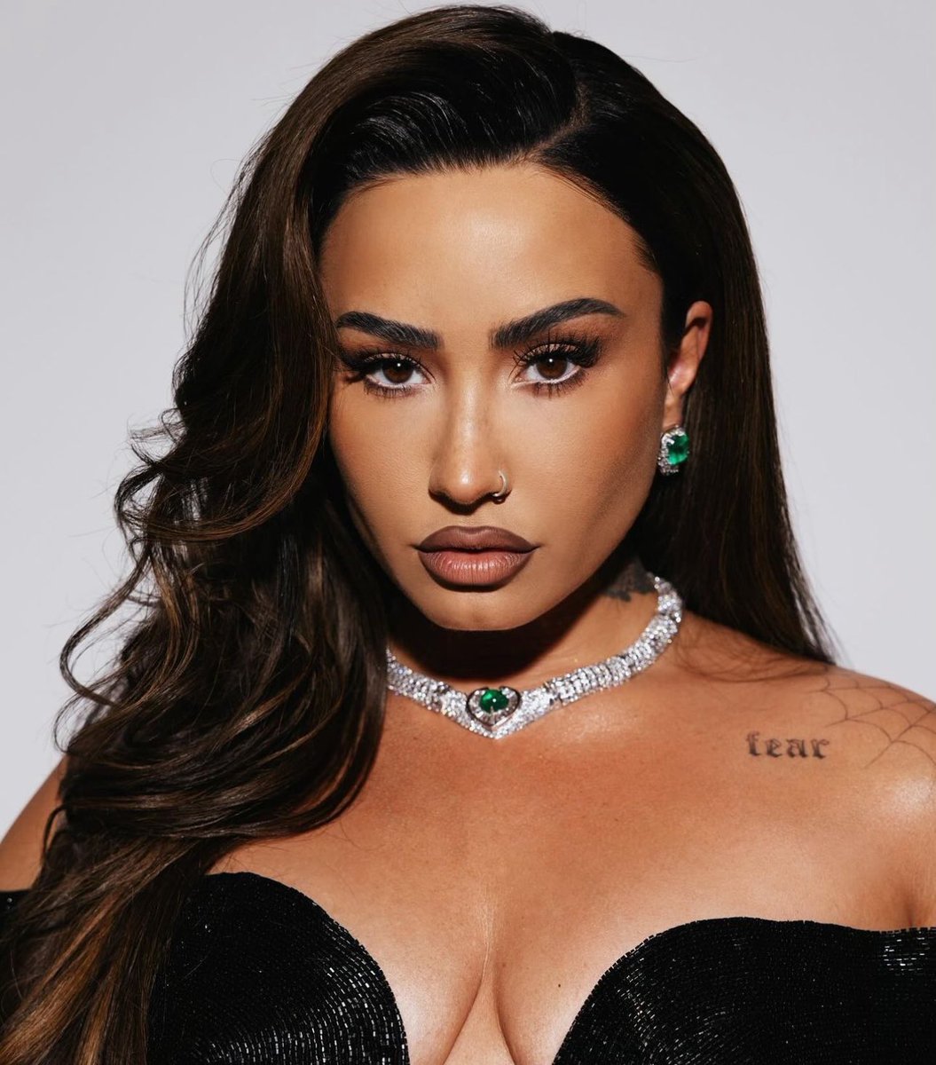 DemiFansFever's tweet photo. 17 Abril 2024 
Demi Lovato comentó en la publicación de Sabrina Carpenter en Instagram. https://t.co/DwOo0uGRXi