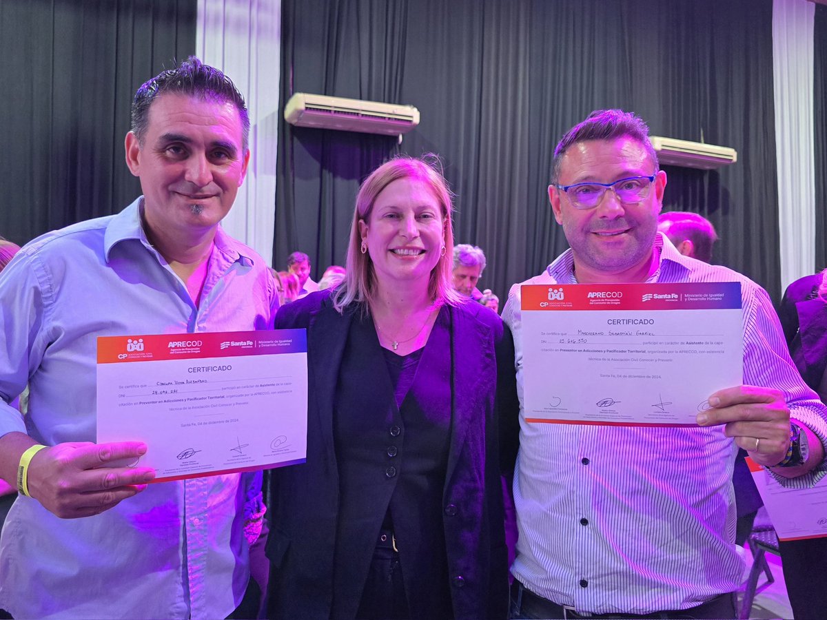 Enfrentar las adicciones es una prioridad. Desde el <a href="/GobSantaFe/">Gobierno de Santa Fe</a> estamos dando esta batalla con más recursos y herramientas, siempre cerca de las comunidades.

Entregamos certificados para preventores en adicciones y pacificadores territoriales junto al equipo de <a href="/aprecod/">APRECOD</a>. Cada
