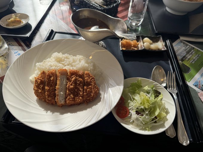 みんなでご飯!次のホールで勝てるようカツカレー食べる!! 