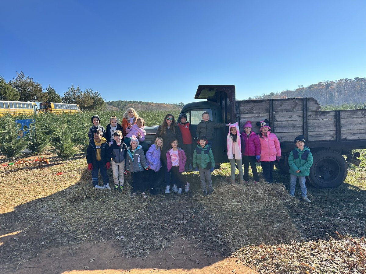 What a wonderful day at Jack’s Creek Farm for our First Graders 🌲 The chilly weather was no match for the joy and excitement of engaging in fun farm activities and interacting with adorable animals. It was a memorable experience for all! #fieldtripfun #dcesdragons