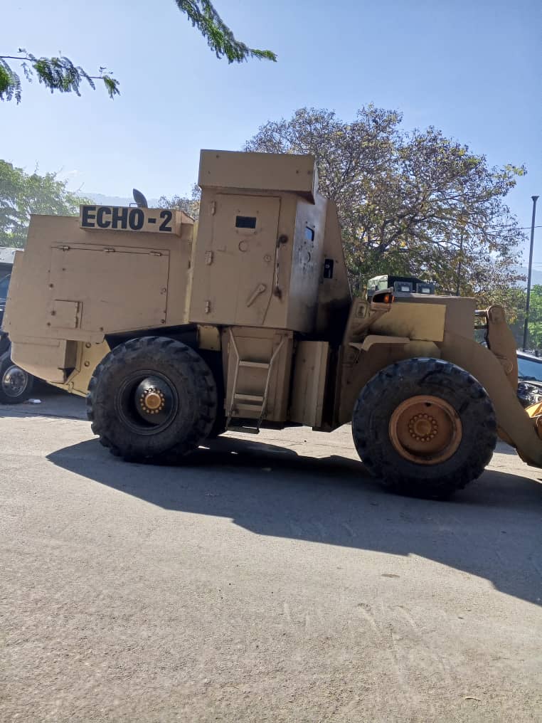 Sendika ankouraje e felisite jefò kap fet o nivo Direksyon Polis la,nan kreativite yo pou dote lapolis la de kek ekipman lokal ki jwenn apresyasyon kolèg Polisye yo.<a href="/synapoha/">@SYNAPOHA</a> ap kontinye mande leta santral bay lapolis mwayen poul fè travay la.