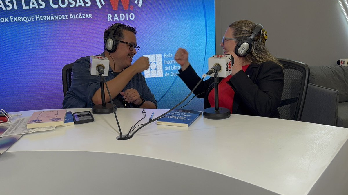 bestrizsaavedra's tweet photo. Un gusto compartir mi libro en la cabina de @WRADIOMexico con la gratas atenciones de  @EnriqueEnVivo y @SalvadorZA

@CarlosUrdiales 
@bestrizsaavedra
#FILGuadalajara
@mexico
#cultura
#poesía https://t.co/jjaKZFA7AX