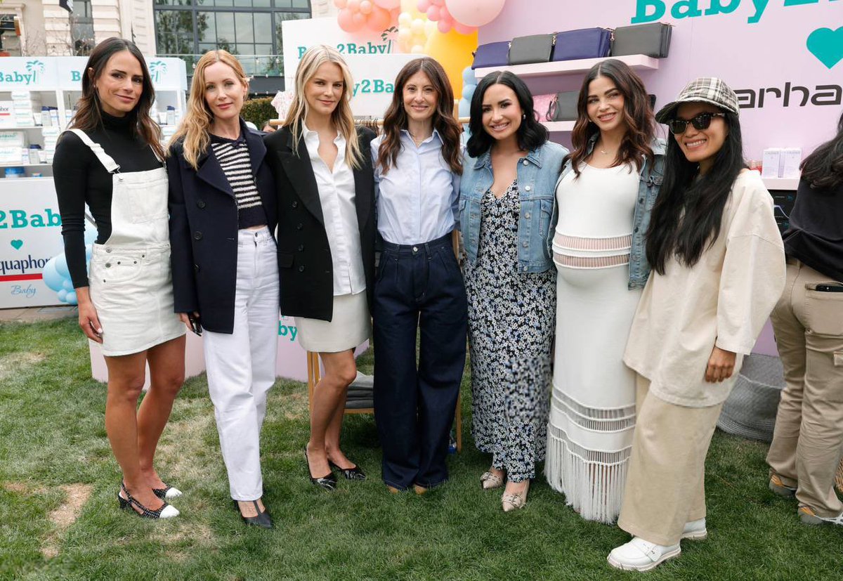 DemiFansFever's tweet photo. 23 Abril 2024
Demi Lovato con Jenna Dewan, Leslie Mann, Ali Wong, Jordana Brewster, Kelly Sawyer Patricof y Norah Weinstein en el evento benéfico del Día de la Madre de Baby2Baby en Los Ángeles, CA. https://t.co/hjtPT01863