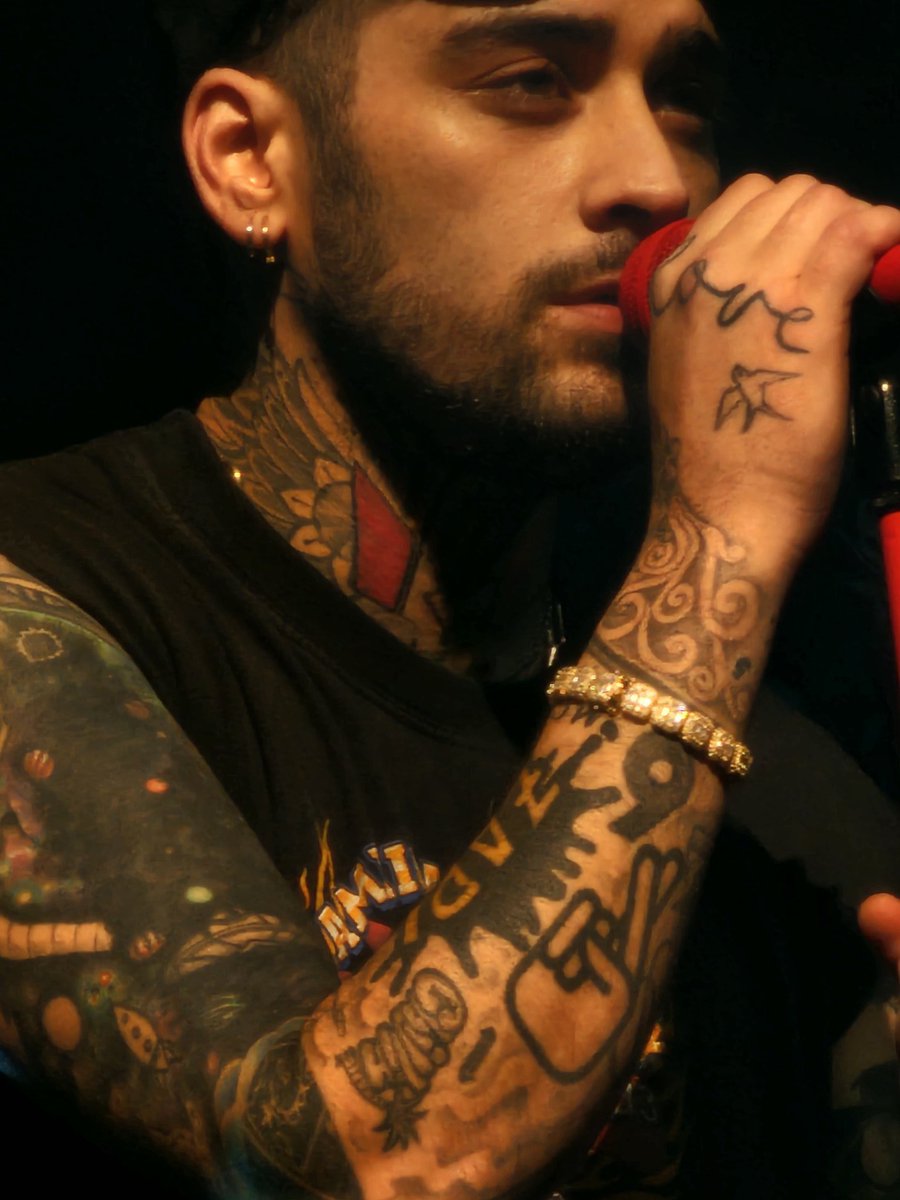 flowersxzjm's tweet photo. Zayn Malik beauty is unreal https://t.co/JlQGlxMzYB