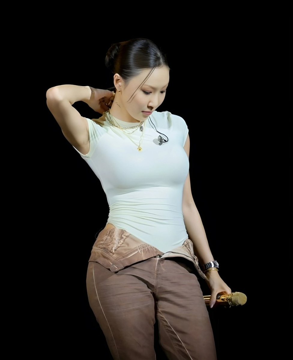 kpop moments that could kill a sapphic tweet media